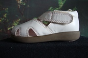 Продам дет., сандалии,  из натур. кожи, . белые р.18, 5 фирма Baby Gap