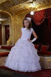 Новые нарядные детские платья.